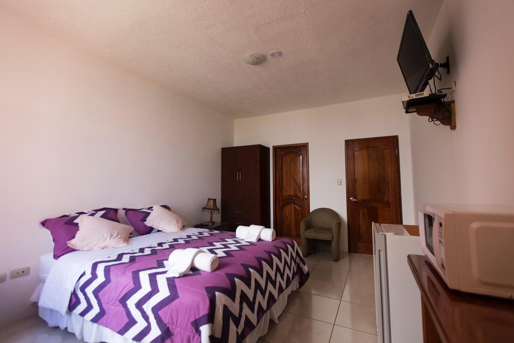 Hostal Tongo Reef Puerto Baquerizo Moreno Exterior foto